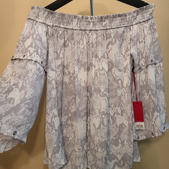 Ladies JLo off shoulder top. Medium Gray and white snakeprint - Picture 2 of 6